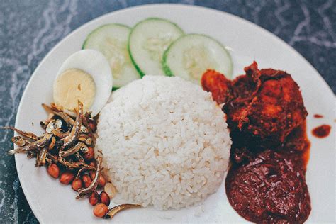  Nasi Lemak: Un Piatto Esplosivo di Aromi e Sapori Inaspettati!