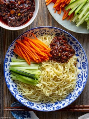  Il Shandong Zha Jiang Mian: Un trionfo di sapori umami con un dolce e piccante abbraccio!