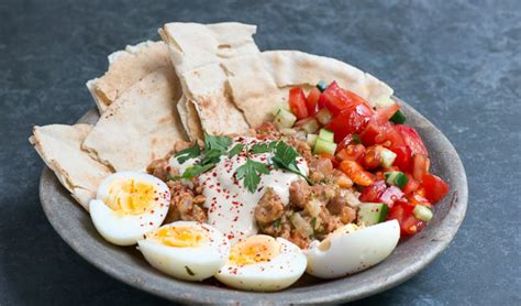  Ful Medames: Una Colazione Egizia Piccante e Ricca di Sapori!