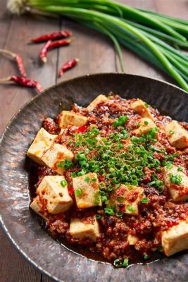  Mapo Tofu: Un piatto piccante e avvolgente che ti conquisterà con la sua intensità!