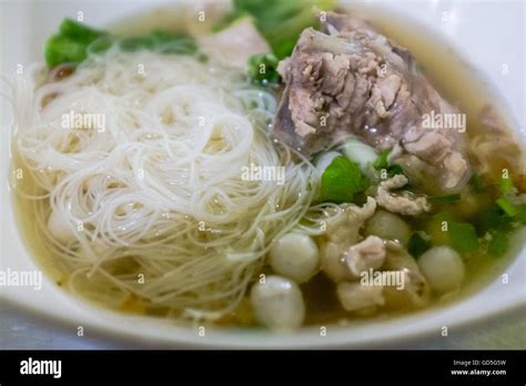  Polpette di Vermicelli di Qingyuan: Un connubio di sapori piccanti e consistenze avvolgenti!